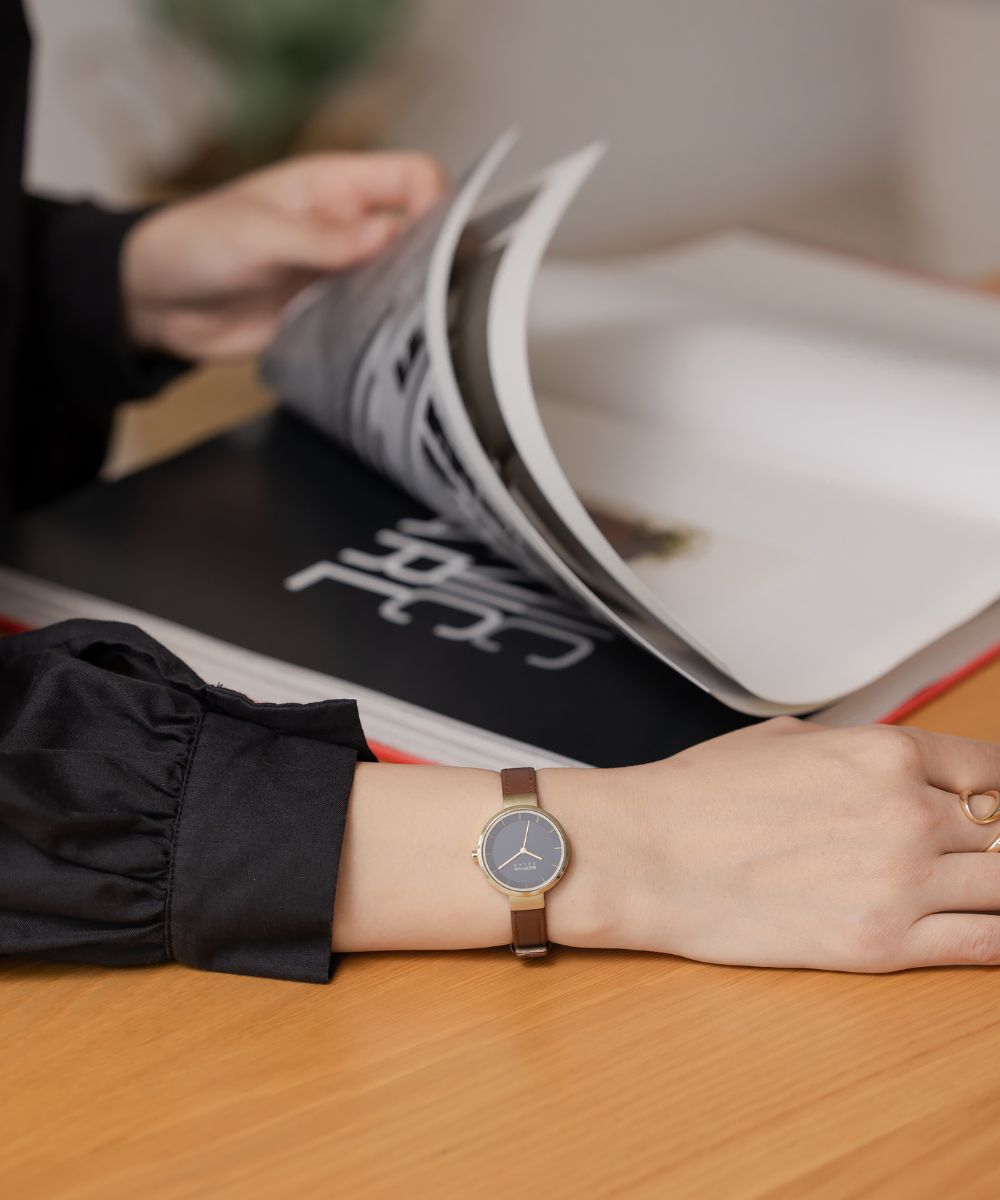 ベーリング レディース腕時計 ソーラー ネイビーブルー 14627-537