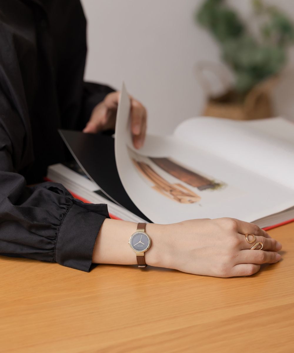 ベーリング レディース腕時計 ソーラー ネイビーブルー 14627-537